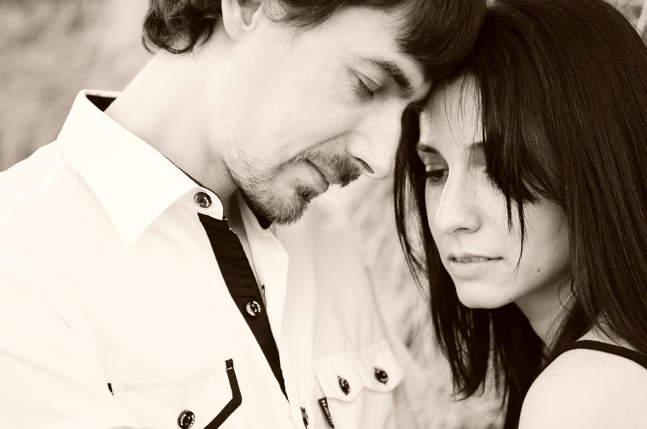 Mehr über den Artikel erfahren Die Anziehungskraft zwischen euch: Verliebtheit, sexuelle Anziehung und mehr